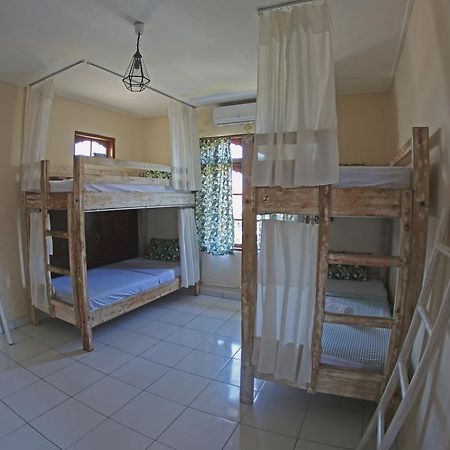 Surfers House Otel Kuta Lombok Dış mekan fotoğraf