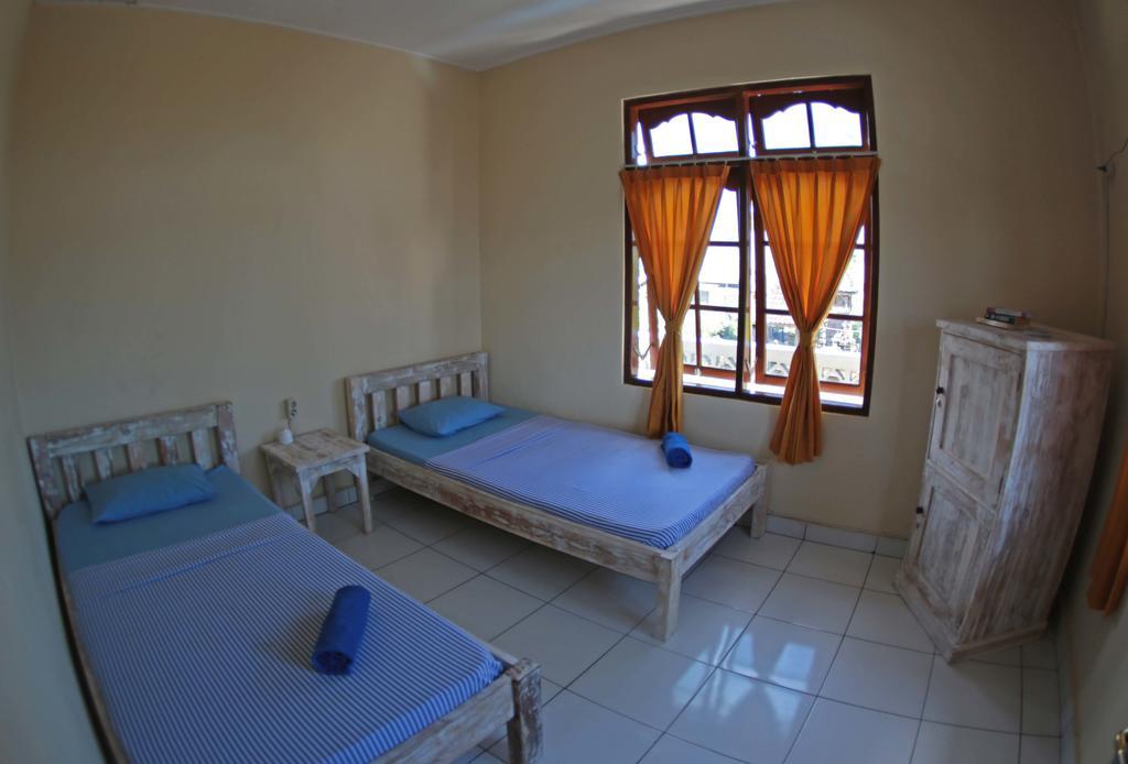 Surfers House Otel Kuta Lombok Oda fotoğraf