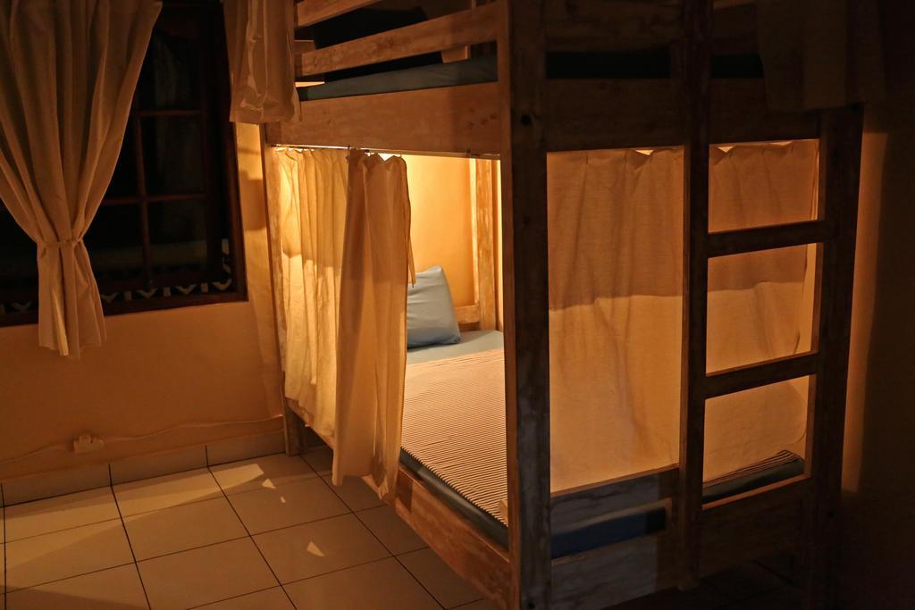Surfers House Otel Kuta Lombok Dış mekan fotoğraf