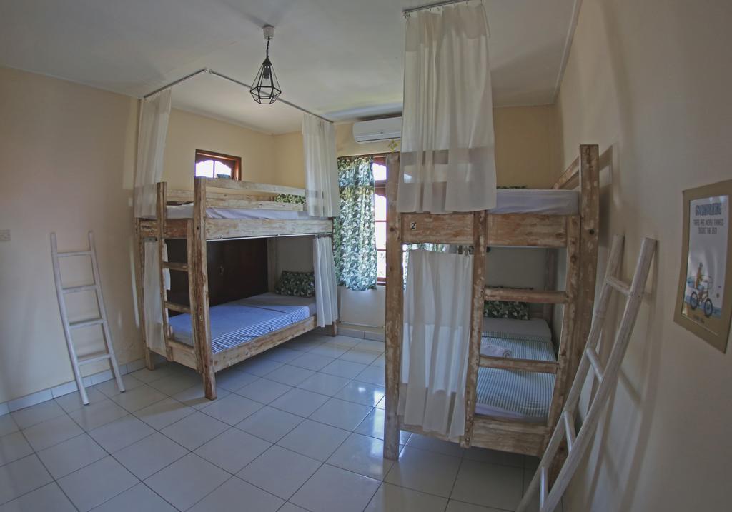 Surfers House Otel Kuta Lombok Dış mekan fotoğraf