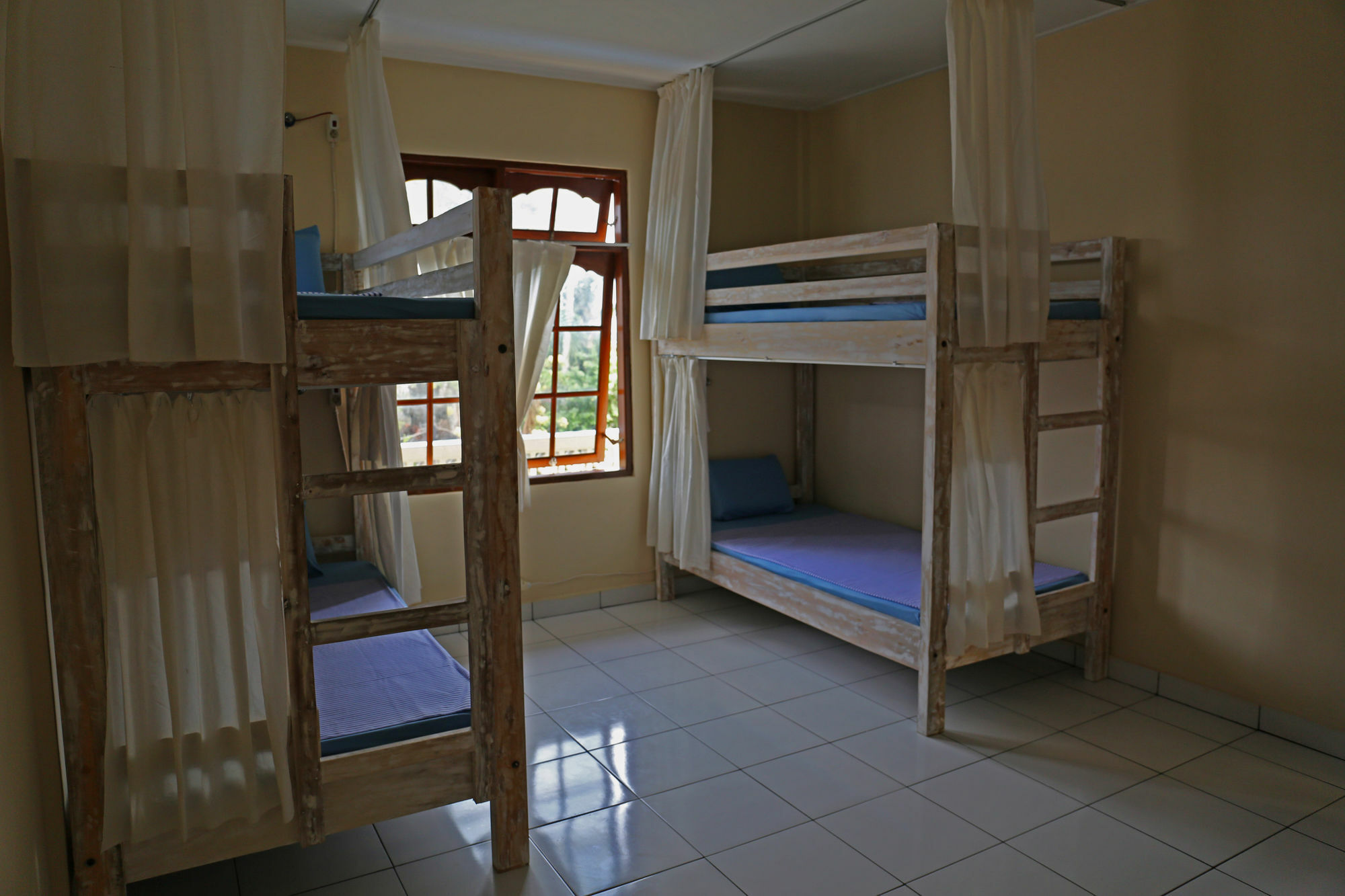 Surfers House Otel Kuta Lombok Dış mekan fotoğraf