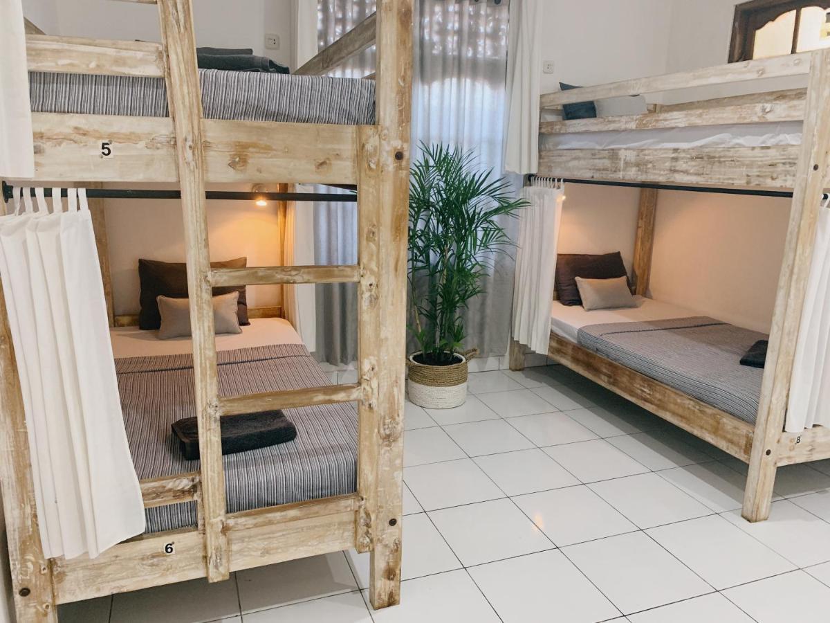 Surfers House Otel Kuta Lombok Dış mekan fotoğraf